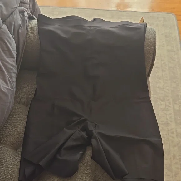 Skims body high waist short - Picture 2 of 3